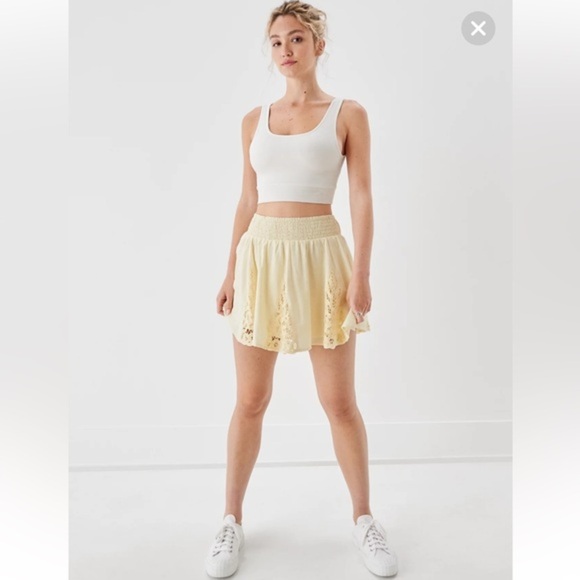 American Eagle NWT crochet skater linen blend smocked yellow skirt- size Small - Picture 3 of 8